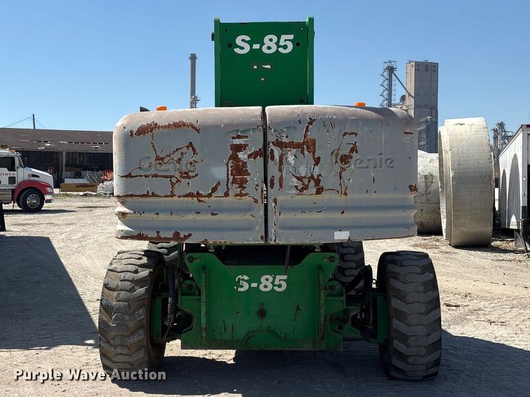 image for item FG2825 2007 Genie S-85 boom lift