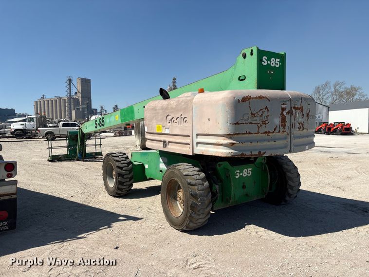 image for item FG2825 2007 Genie S-85 boom lift