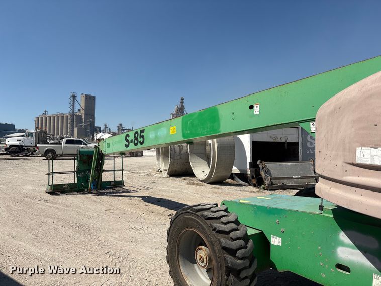 image for item FG2825 2007 Genie S-85 boom lift