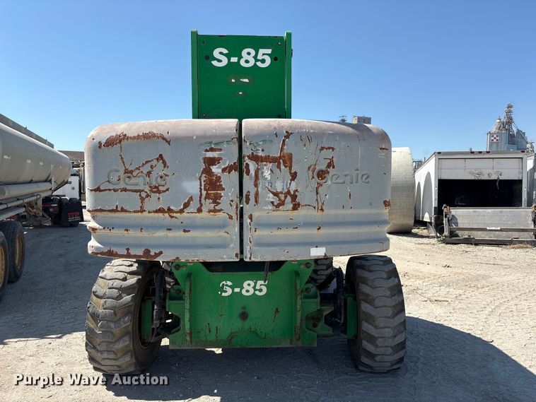 image for item FG2825 2007 Genie S-85 boom lift