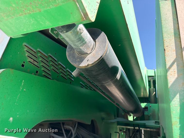 image for item FG2825 2007 Genie S-85 boom lift