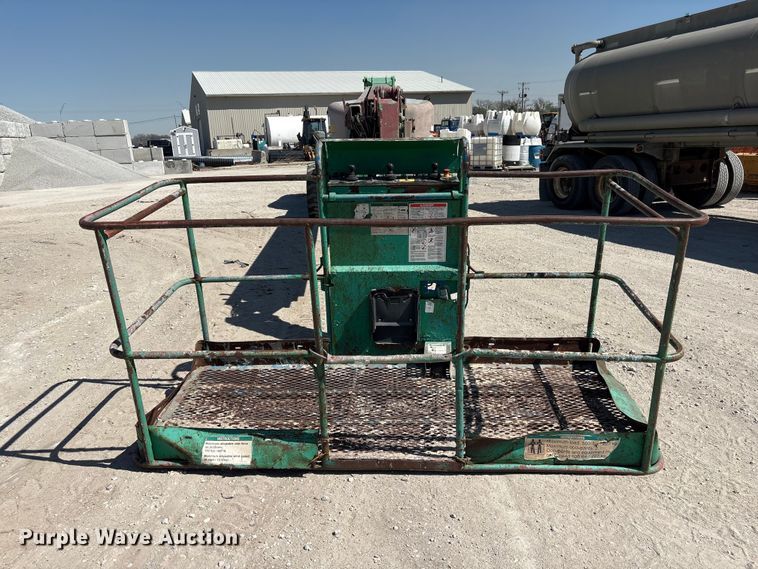 image for item FG2825 2007 Genie S-85 boom lift