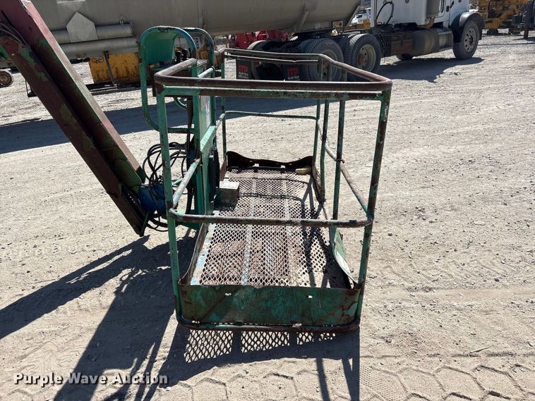 image for item FG2825 2007 Genie S-85 boom lift