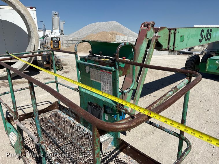image for item FG2825 2007 Genie S-85 boom lift