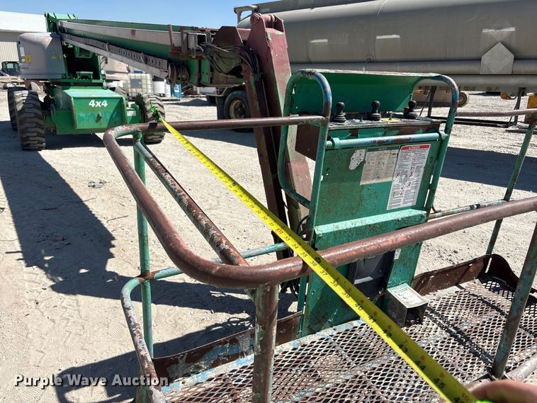 image for item FG2825 2007 Genie S-85 boom lift