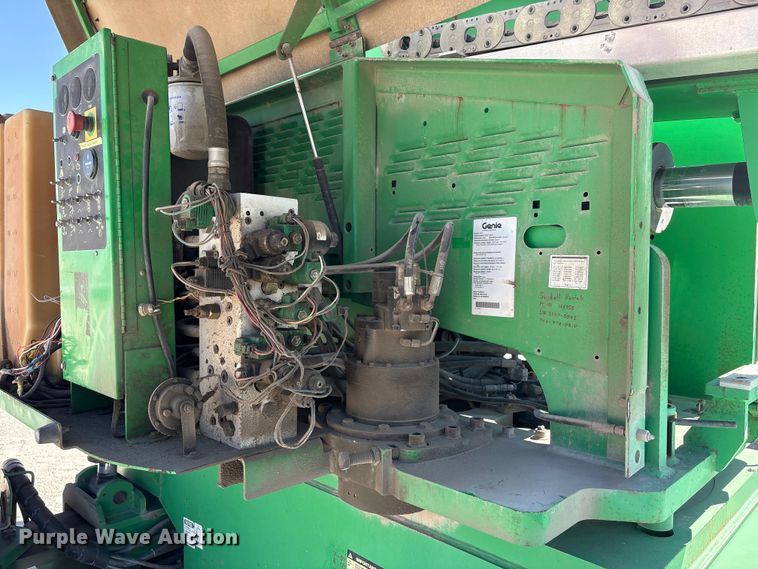 image for item FG2825 2007 Genie S-85 boom lift