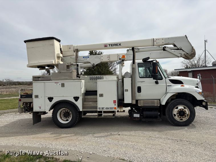 image for item FG2877 2012 International 7400 SBA Bucket truck