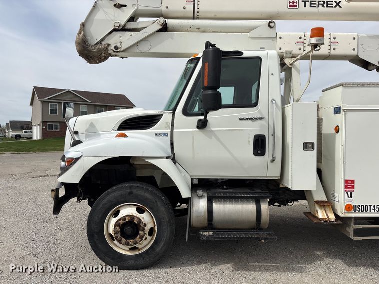 image for item FG2877 2012 International 7400 SBA Bucket truck