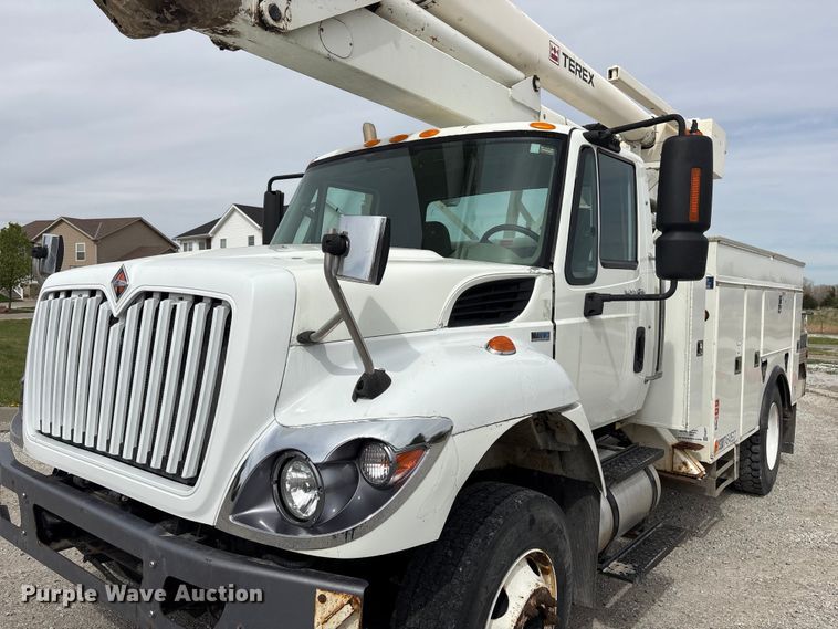 image for item FG2877 2012 International 7400 SBA Bucket truck