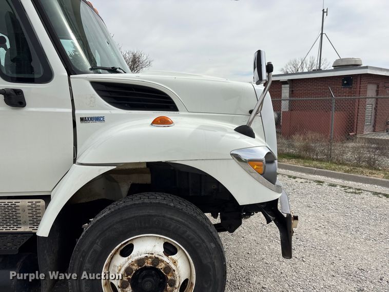 image for item FG2877 2012 International 7400 SBA Bucket truck