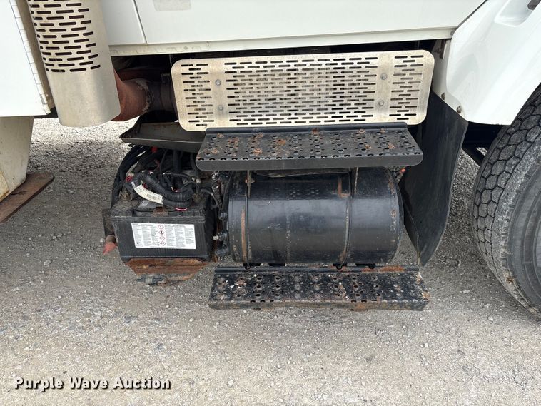 image for item FG2877 2012 International 7400 SBA Bucket truck