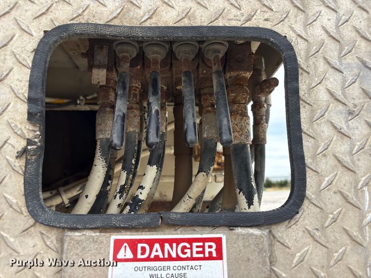 image for item FG2877 2012 International 7400 SBA Bucket truck