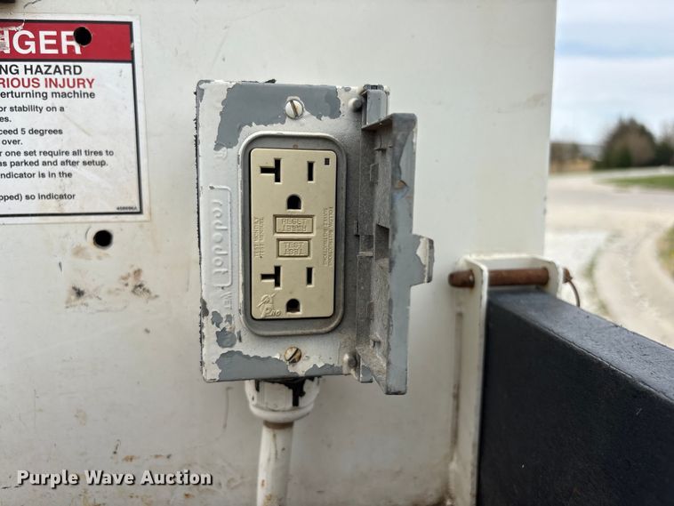 image for item FG2877 2012 International 7400 SBA Bucket truck