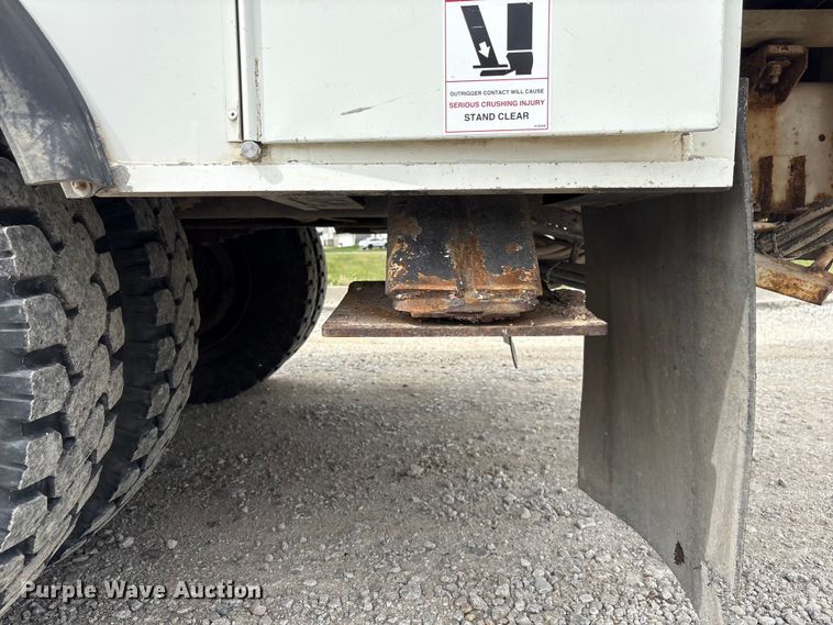 image for item FG2877 2012 International 7400 SBA Bucket truck