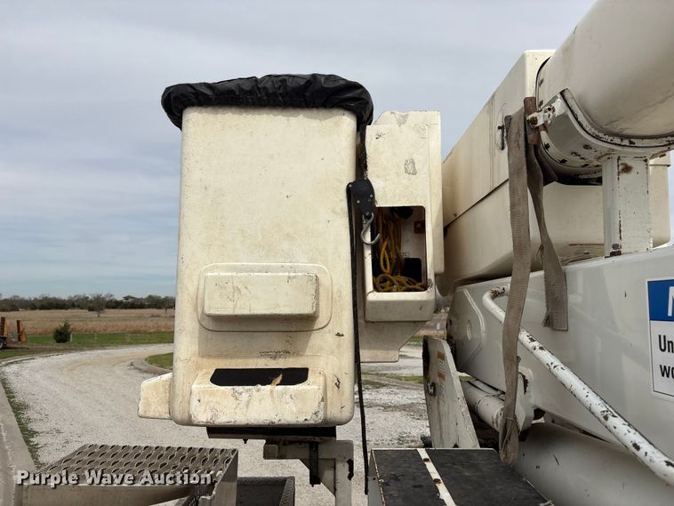 image for item FG2877 2012 International 7400 SBA Bucket truck