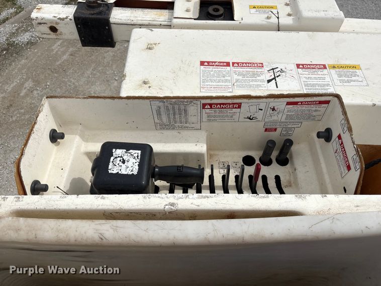 image for item FG2877 2012 International 7400 SBA Bucket truck