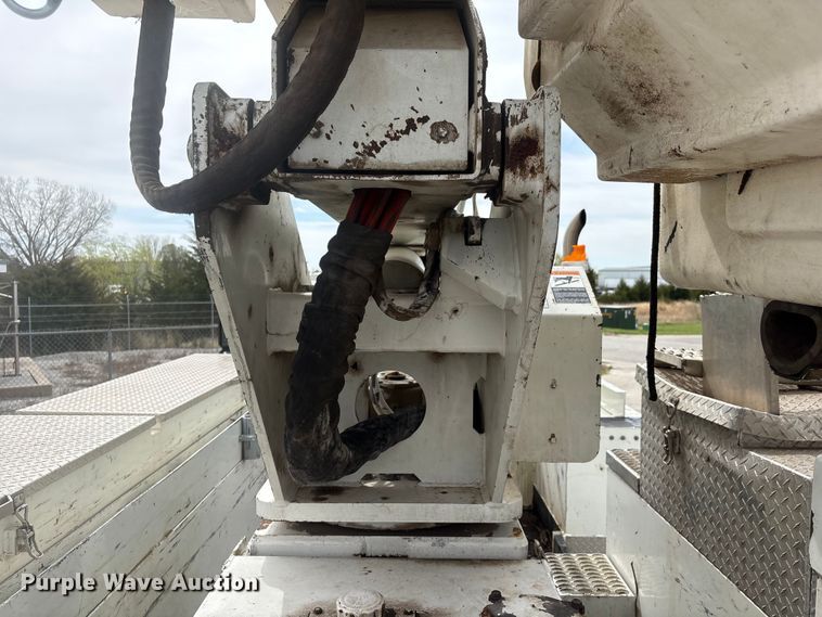 image for item FG2877 2012 International 7400 SBA Bucket truck