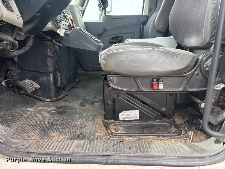 image for item FG2877 2012 International 7400 SBA Bucket truck