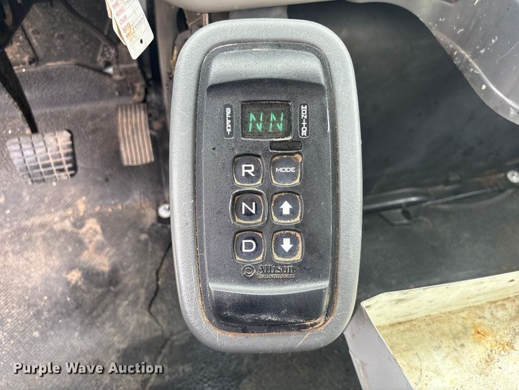 image for item FG2877 2012 International 7400 SBA Bucket truck