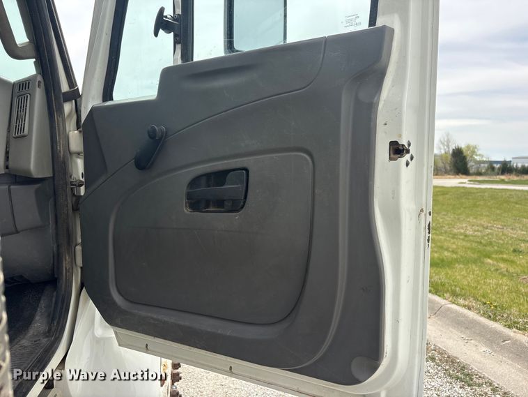 image for item FG2877 2012 International 7400 SBA Bucket truck