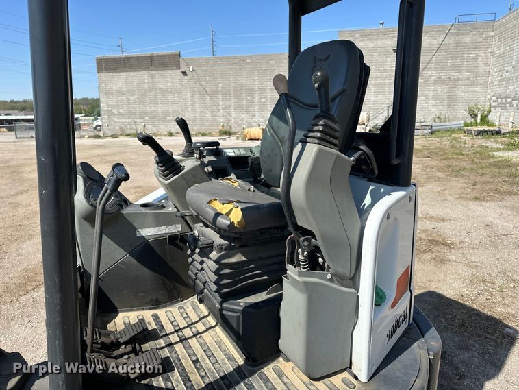 image for item FG2909 2019 Bobcat E26 mini excavator