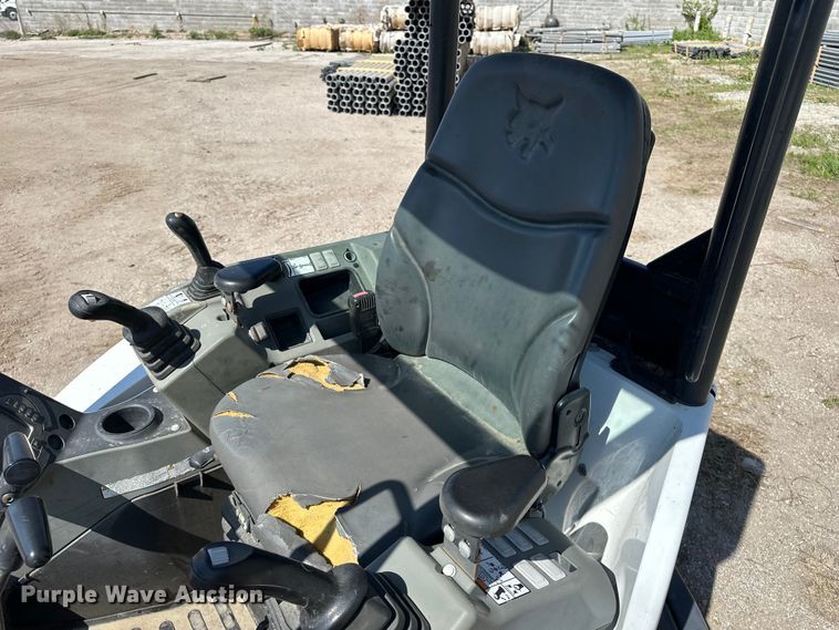 image for item FG2909 2019 Bobcat E26 mini excavator
