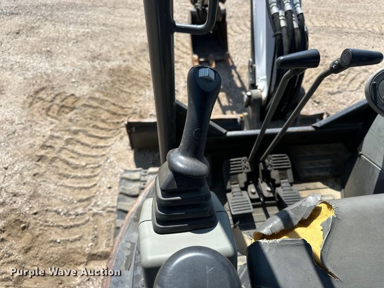 image for item FG2909 2019 Bobcat E26 mini excavator