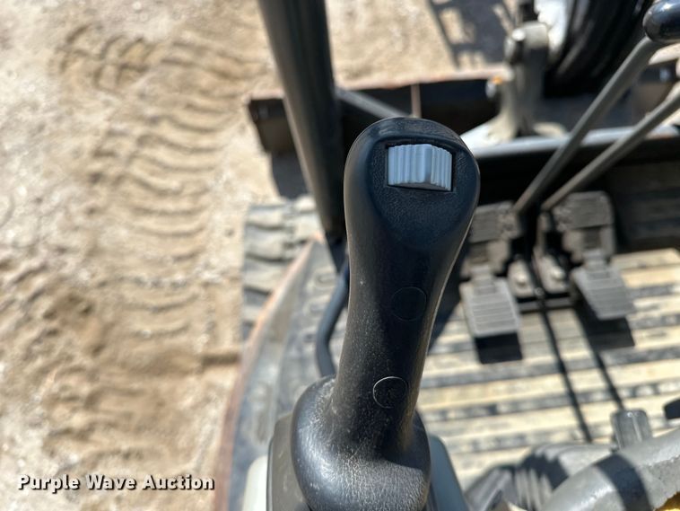 image for item FG2909 2019 Bobcat E26 mini excavator