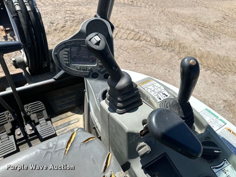 image for item FG2909 2019 Bobcat E26 mini excavator