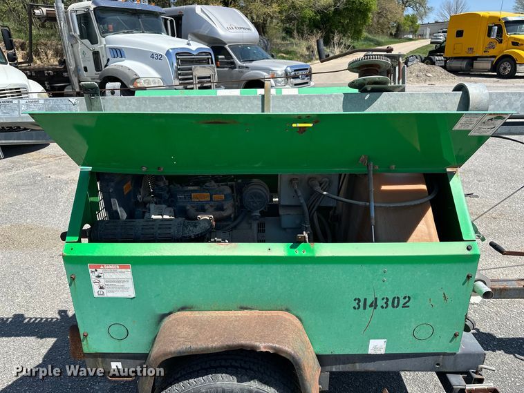 image for item FG2914 2010 Terex RL4000 light plant
