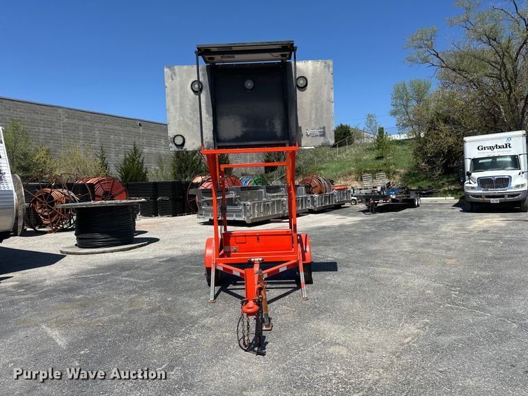 image for item FG2916 Ver-Mac arrow board trailer
