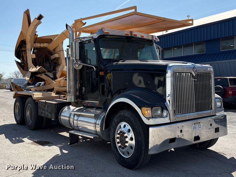 image for item FG2917 2005 International 9900i truck cab and chassis with tree spade  