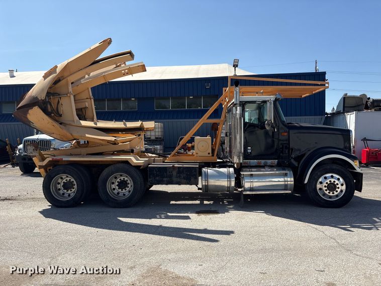 image for item FG2917 2005 International 9900i truck cab and chassis with tree spade  
