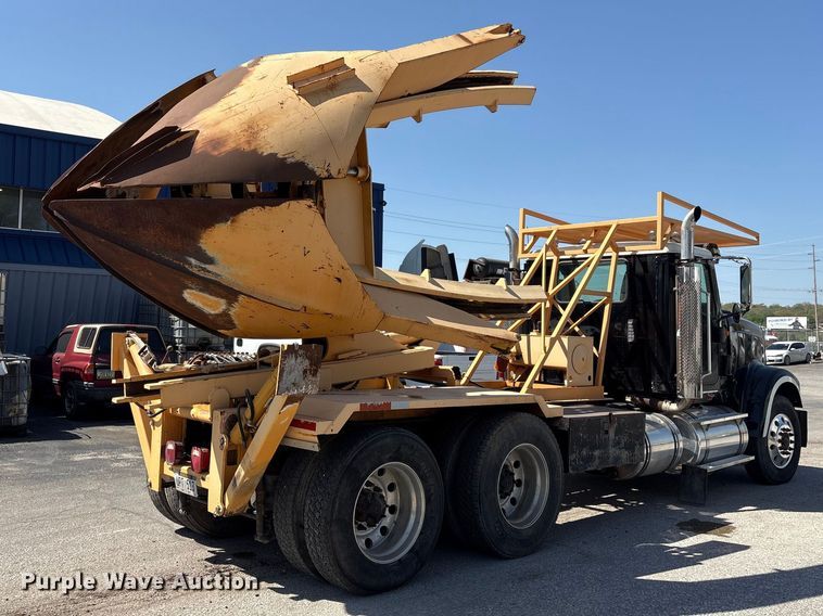 image for item FG2917 2005 International 9900i truck cab and chassis with tree spade  