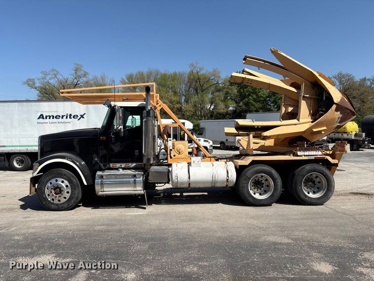 image for item FG2917 2005 International 9900i truck cab and chassis with tree spade  