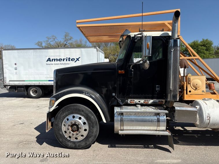 image for item FG2917 2005 International 9900i truck cab and chassis with tree spade  