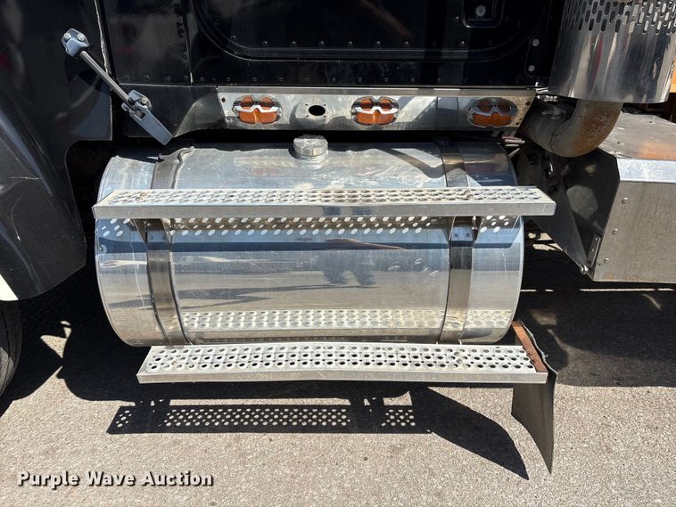 image for item FG2917 2005 International 9900i truck cab and chassis with tree spade  