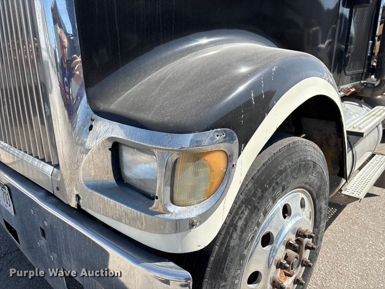 image for item FG2917 2005 International 9900i truck cab and chassis with tree spade  