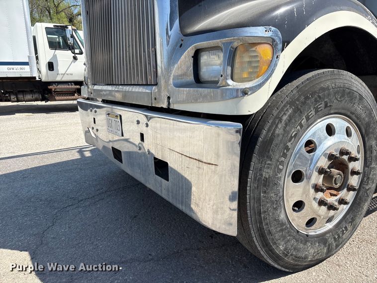 image for item FG2917 2005 International 9900i truck cab and chassis with tree spade  