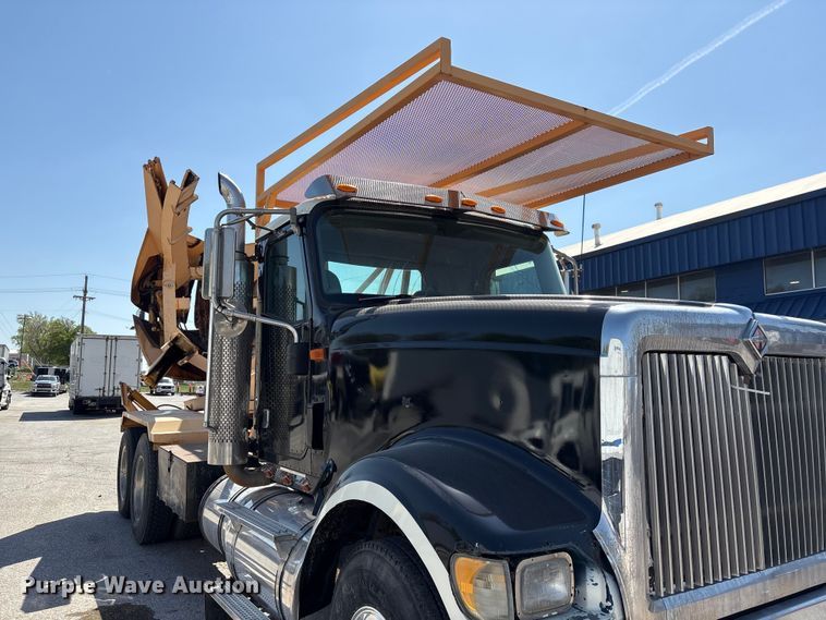 image for item FG2917 2005 International 9900i truck cab and chassis with tree spade  
