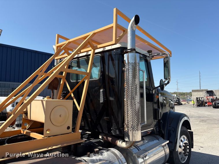 image for item FG2917 2005 International 9900i truck cab and chassis with tree spade  