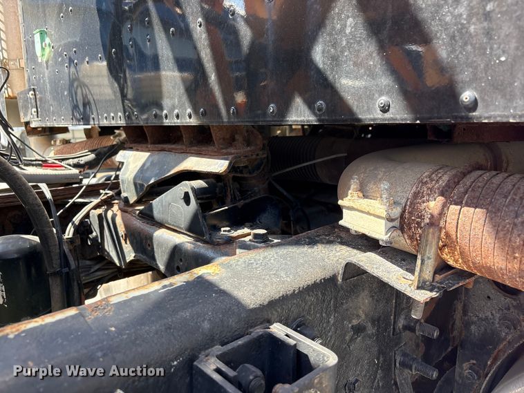 image for item FG2917 2005 International 9900i truck cab and chassis with tree spade  