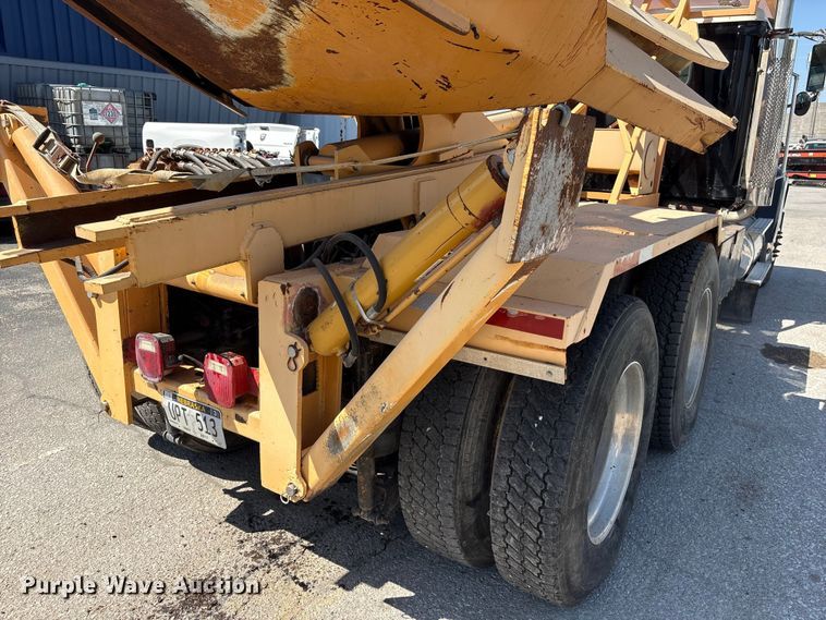 image for item FG2917 2005 International 9900i truck cab and chassis with tree spade  