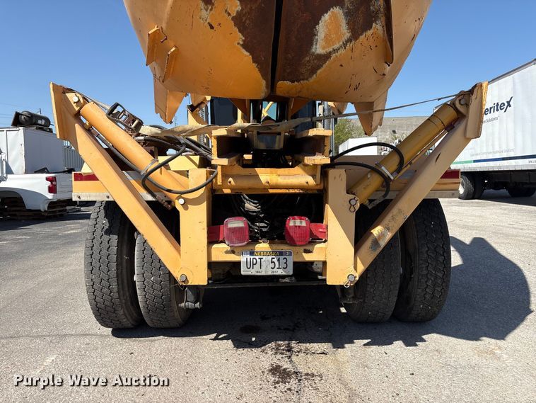image for item FG2917 2005 International 9900i truck cab and chassis with tree spade  