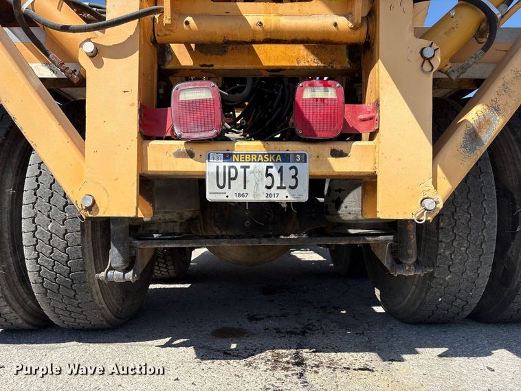 image for item FG2917 2005 International 9900i truck cab and chassis with tree spade  