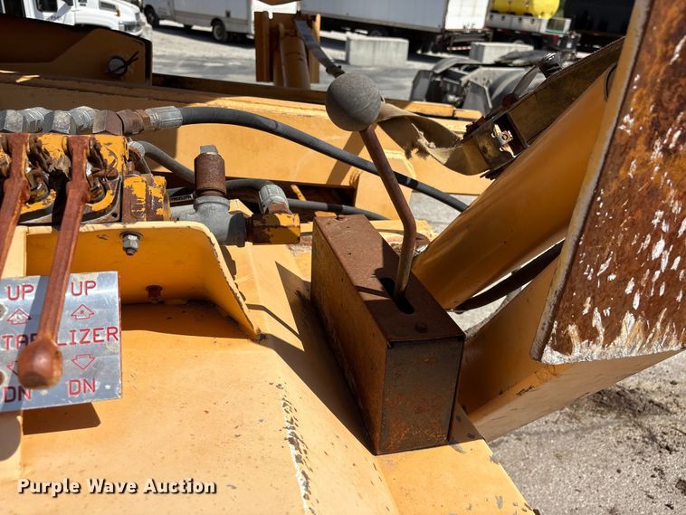 image for item FG2917 2005 International 9900i truck cab and chassis with tree spade  
