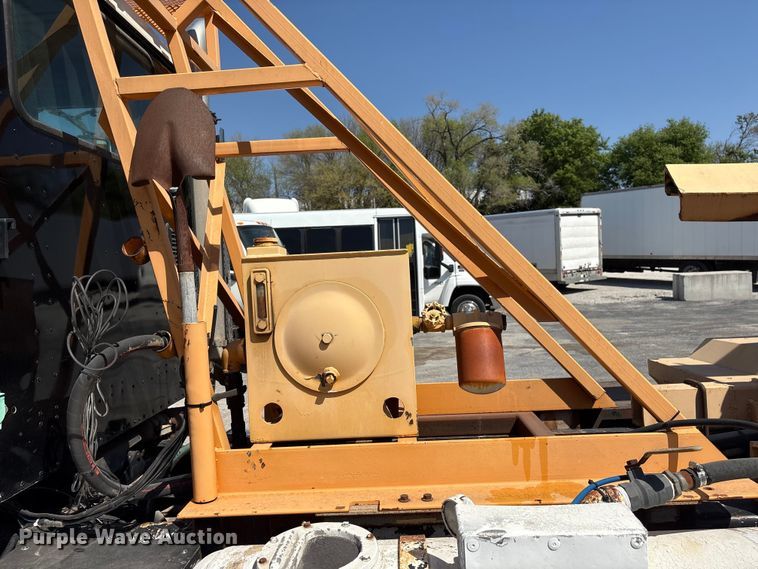 image for item FG2917 2005 International 9900i truck cab and chassis with tree spade  