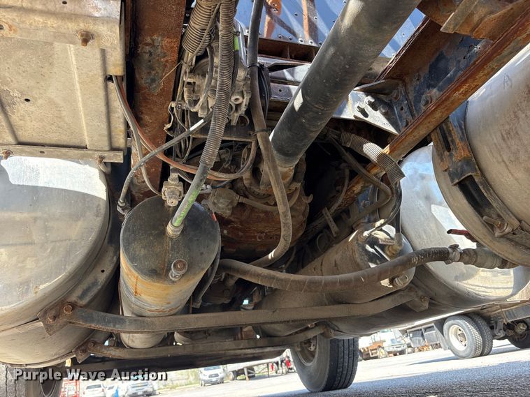 image for item FG2917 2005 International 9900i truck cab and chassis with tree spade  