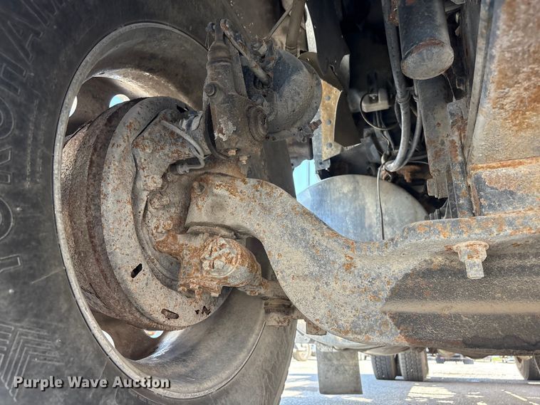 image for item FG2917 2005 International 9900i truck cab and chassis with tree spade  
