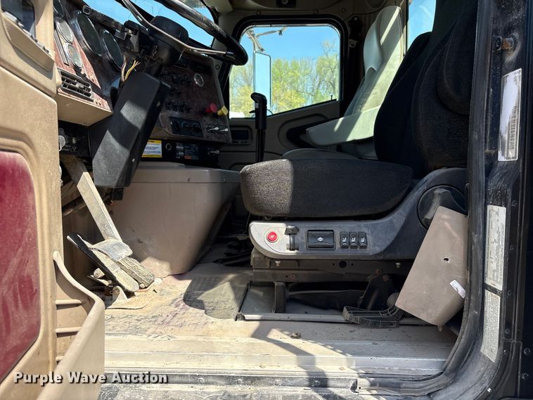 image for item FG2917 2005 International 9900i truck cab and chassis with tree spade  